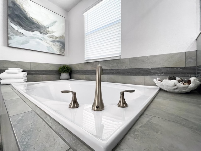 681 Pebble Beach Dr, Davenport, FL 33896 - bathroom with a bath