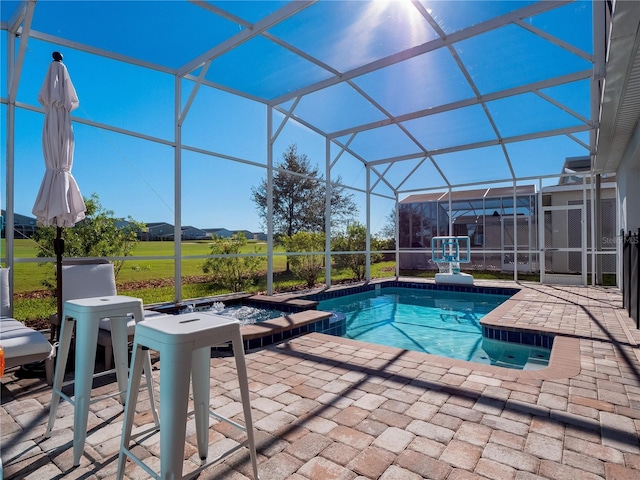 681 Pebble Beach Dr, Davenport, FL 33896 - view of pool with a patio, a lanai, and a pool with connected hot tub