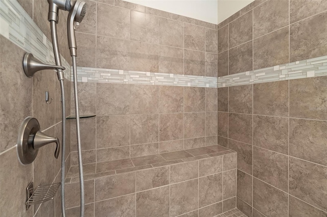 1817 Westerham Ave, Saint Cloud, FL 34771 - bathroom featuring tiled shower