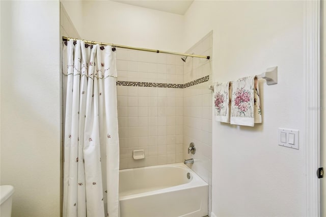 3390 Fallbrook Dr, Kissimmee, FL 34759 - full bath featuring shower / bath combination with curtain and toilet