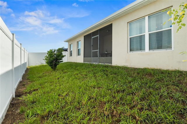 555 Lucerne Blvd, Winter Haven, FL 33881 - fenced backyard featuring a sunroom
