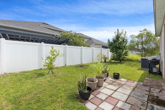 2511 Nouveau Way, Kissimmee, FL 34741 - fenced backyard featuring a patio area