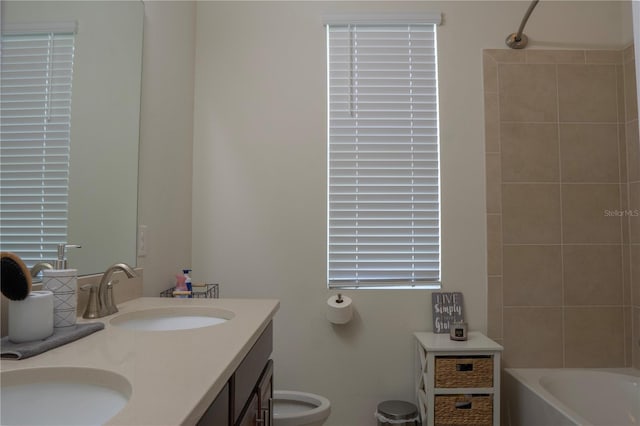 2712 Creekmore Ct, Kissimmee, FL 34746 - full bath with double vanity and  shower combination