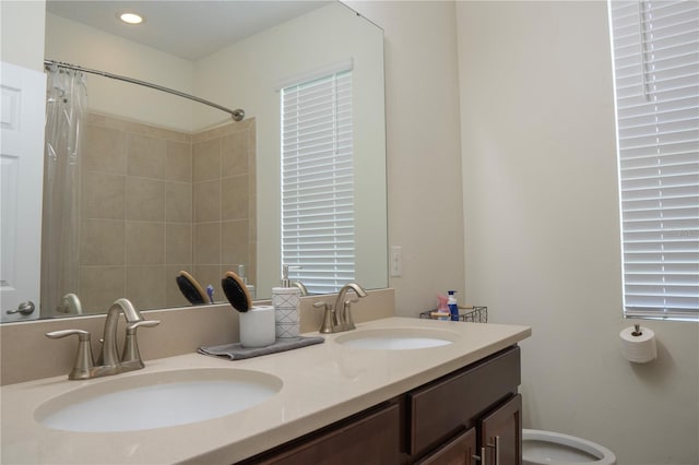 2712 Creekmore Ct, Kissimmee, FL 34746 - full bath with double vanity, a shower with curtain, and recessed lighting