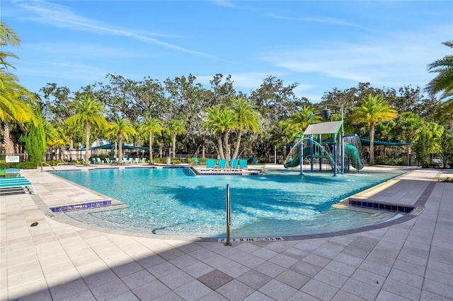2541 Shanti Dr, Kissimmee, FL 34746 - community pool with a water play area and a patio