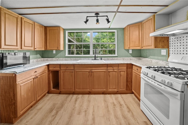 425 1st St, Kenansville, FL 34739 - photo 9