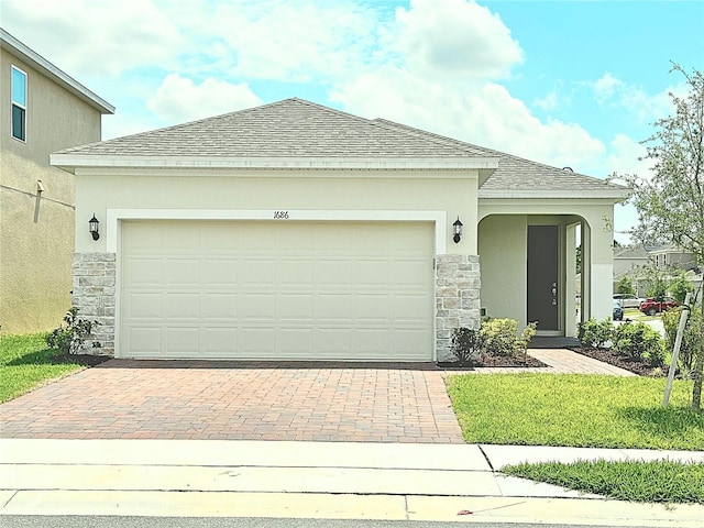 1686 Swan Swim Dr, Davenport, FL 33837 - photo 1