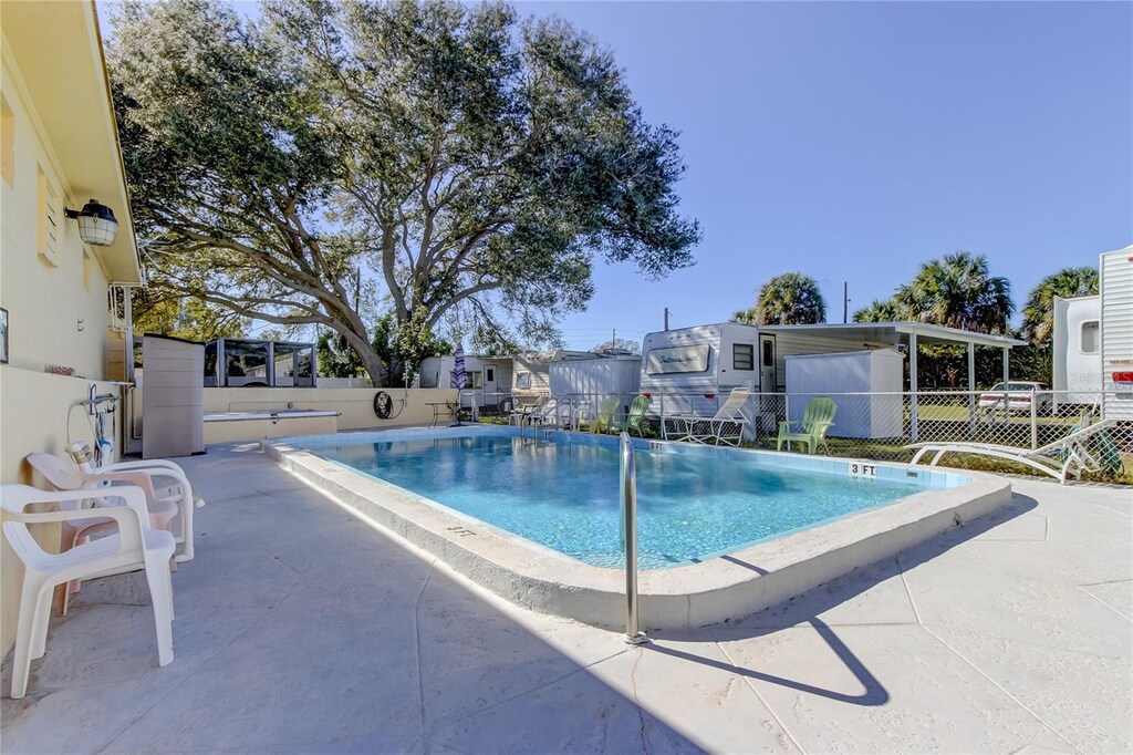 4776 66th Ln N Unit 12, Saint Petersburg, FL 33709 - photo 2