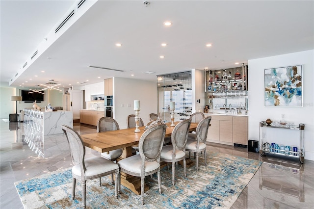 dining area with indoor wet bar