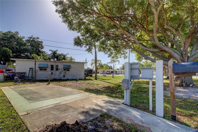 Listing photo 2 for 4677 66th Ln N Unit 1, Saint Petersburg FL 33709