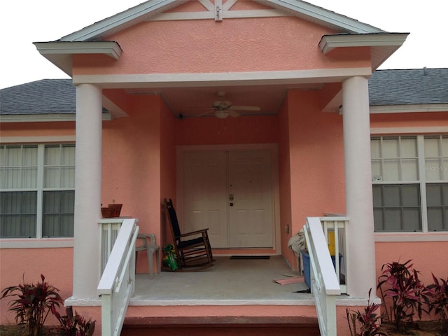 entrance to property with ceiling fan