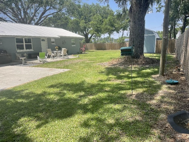 view of yard featuring a patio and an outdoor structure