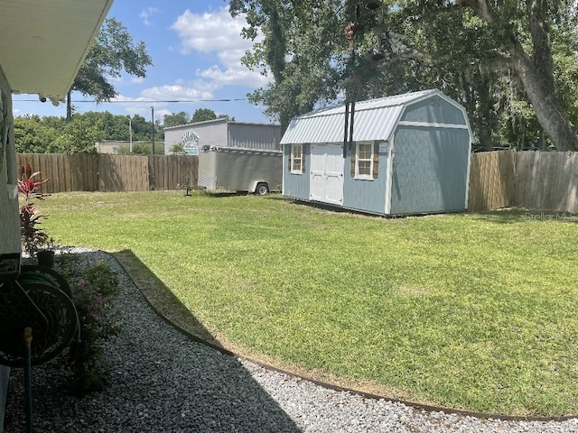 view of yard with a storage shed