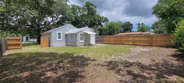 exterior space featuring a yard