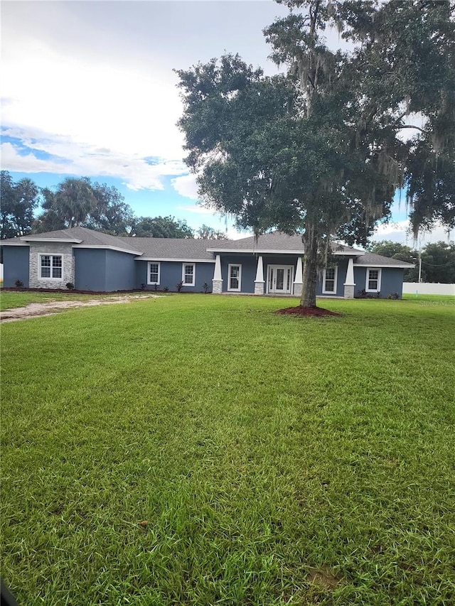 ranch-style home featuring a front yard