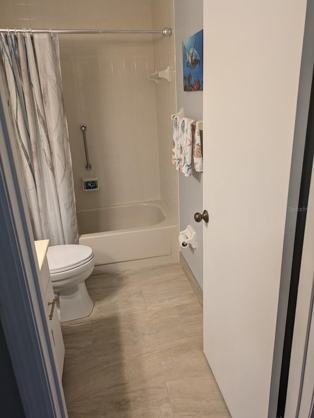 full bathroom featuring shower / tub combo with curtain, vanity, and toilet