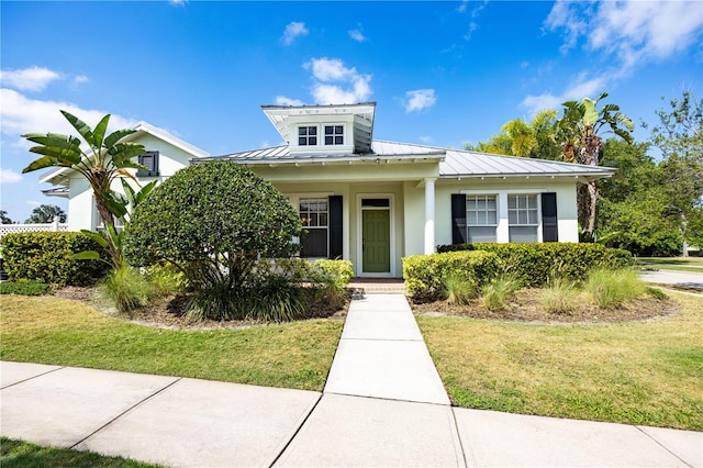 bungalow featuring a front yard