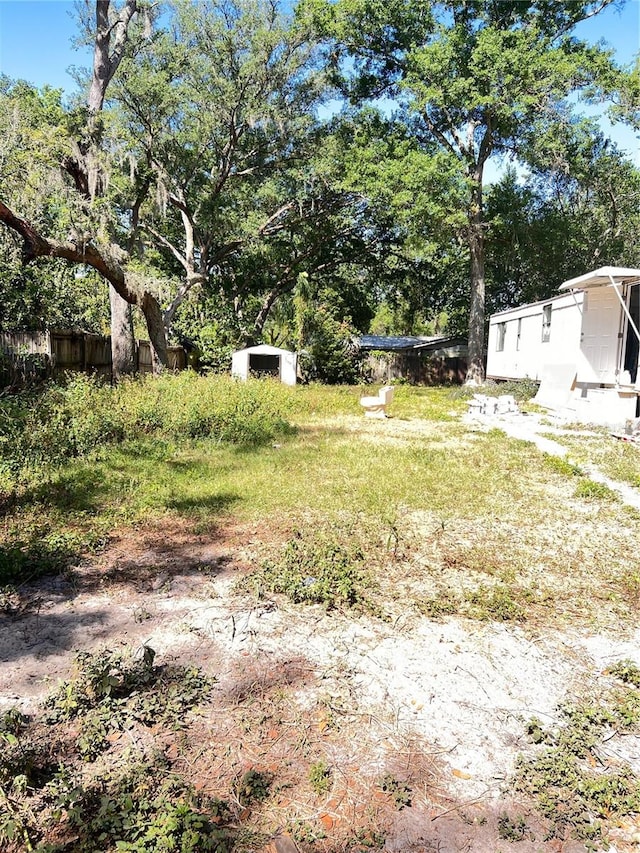 Listing photo 3 for 19210 Brown Rd, Lutz FL 33559