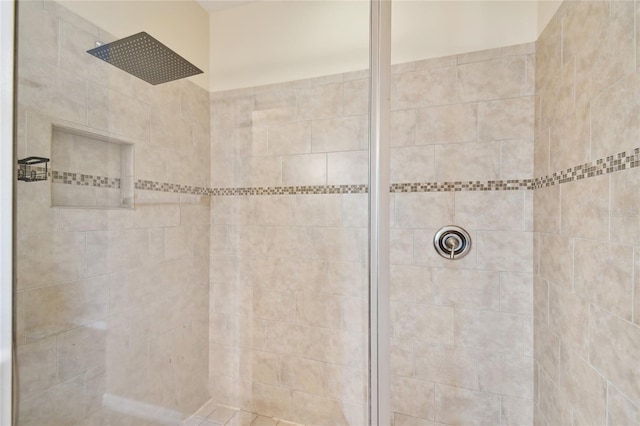 bathroom featuring tiled shower