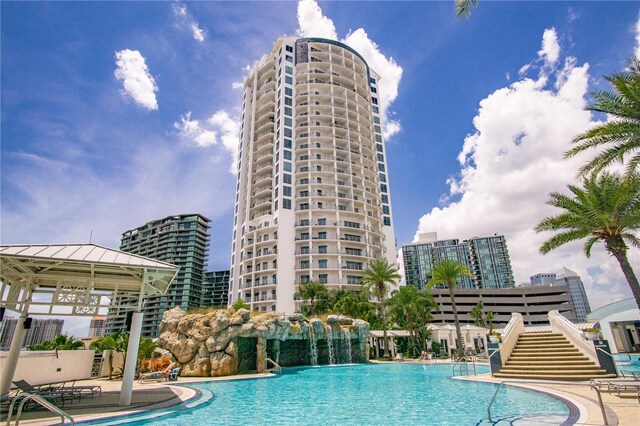 view of swimming pool