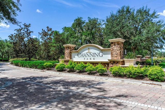 view of community / neighborhood sign