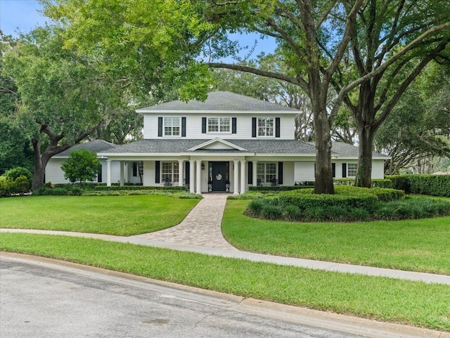 view of front of property with a front yard