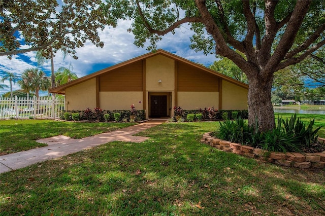 single story home with a front lawn