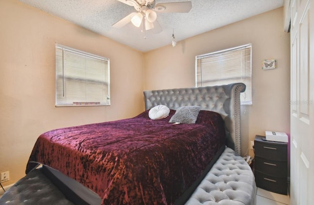 bedroom featuring ceiling fan and a textured ceiling