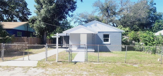 Listing photo 2 for 10008 N Jasmine Ave, Tampa FL 33612