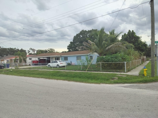 view of front of home featuring a front yard