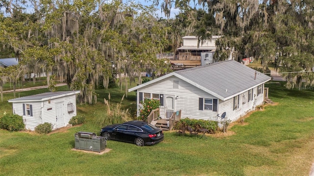 exterior space featuring a lawn