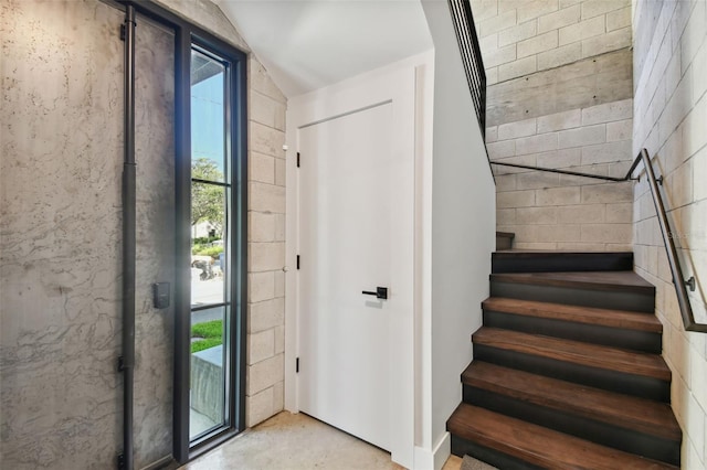 entryway with vaulted ceiling