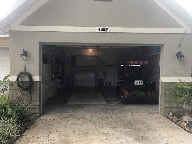 garage featuring washer / dryer