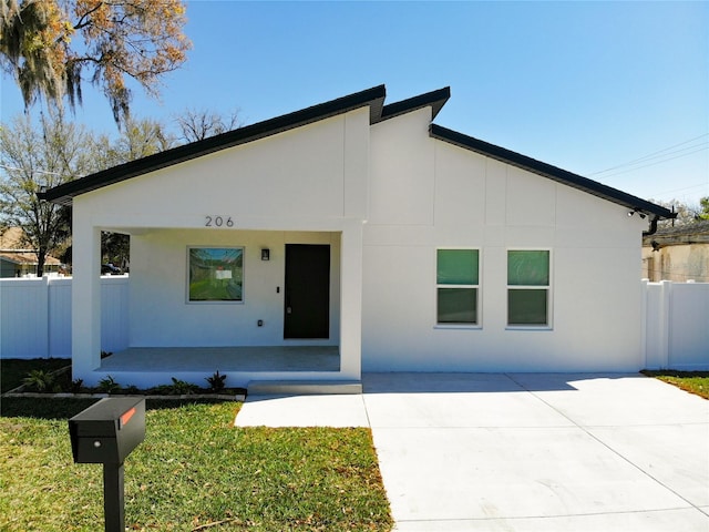 view of front facade with covered porch