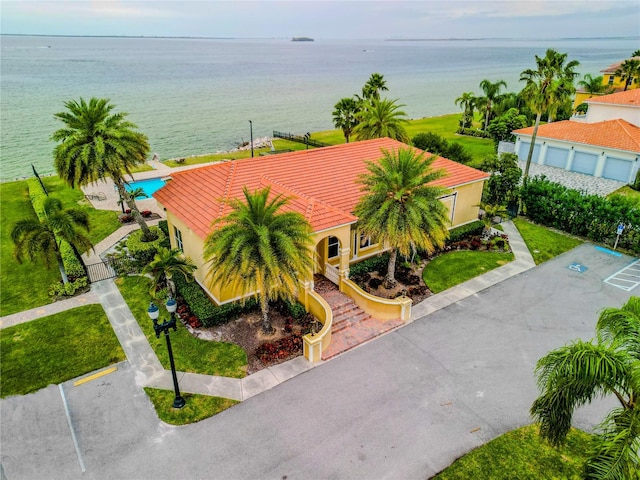 bird's eye view with a water view