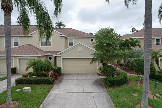 view of front of home featuring a front yard and a garage