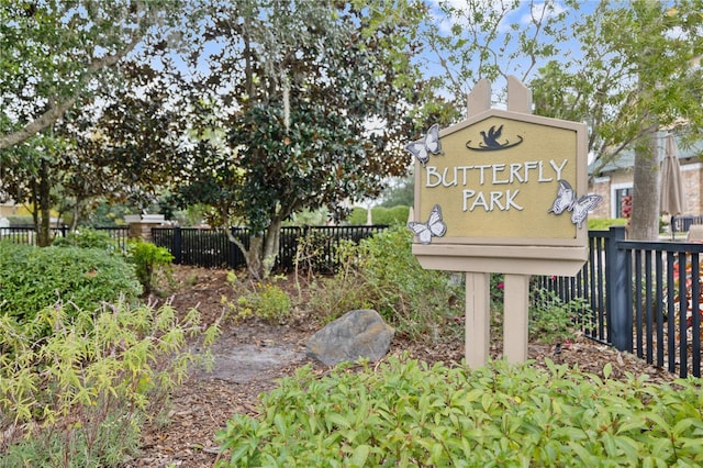 view of community / neighborhood sign