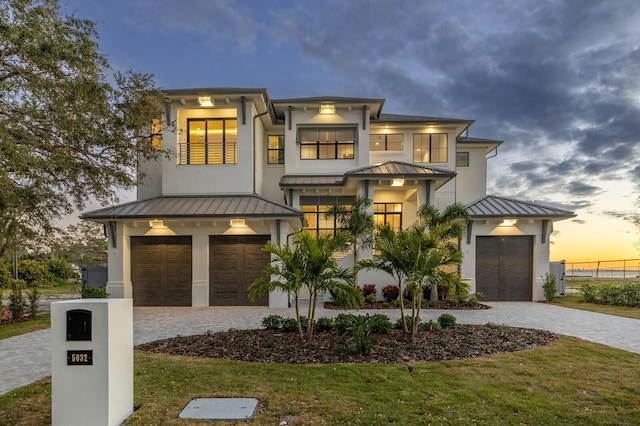 view of front facade featuring a yard and a garage