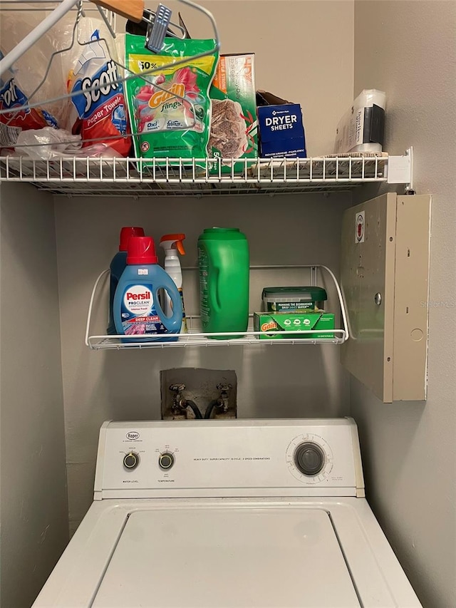 laundry area featuring washer / dryer