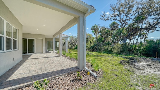 view of yard featuring a patio area