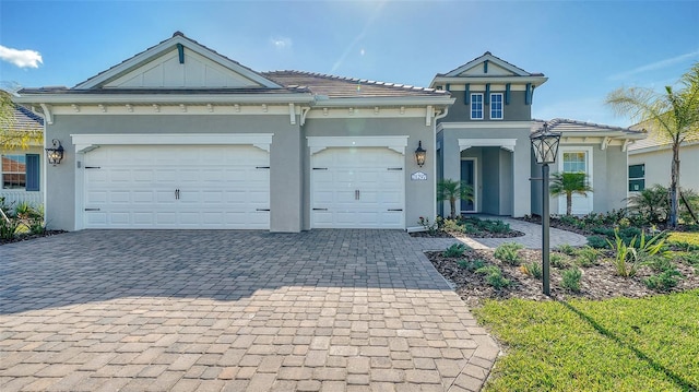 view of front facade featuring a garage