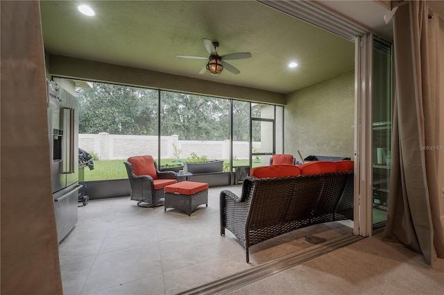 sunroom with ceiling fan