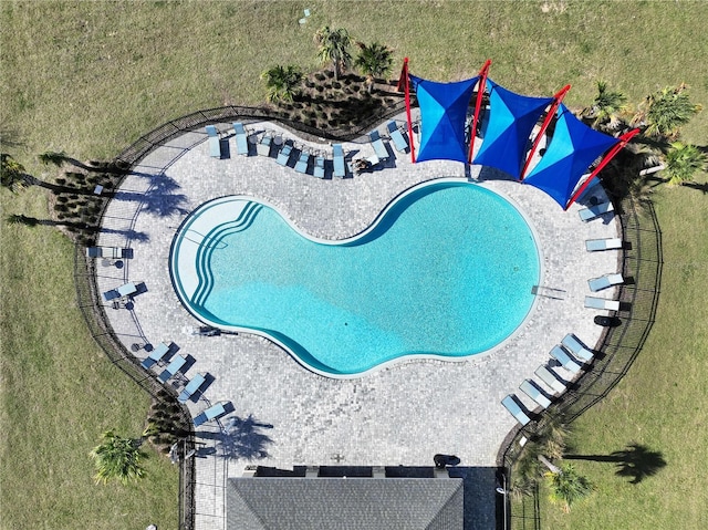 view of swimming pool with a lawn