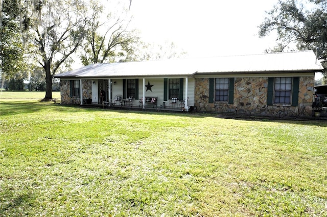 ranch-style house featuring a front lawn