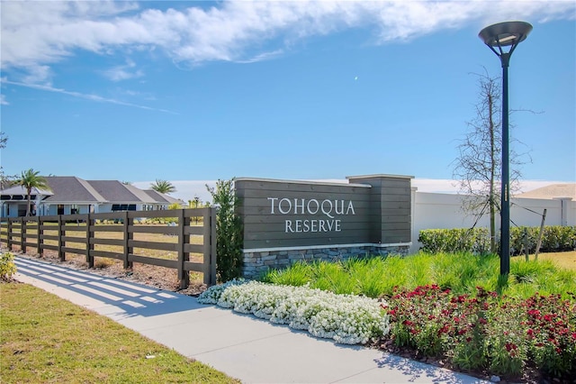 view of community / neighborhood sign