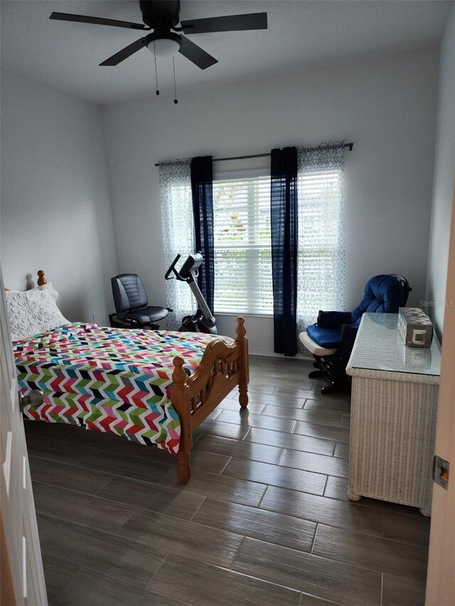 bedroom with ceiling fan