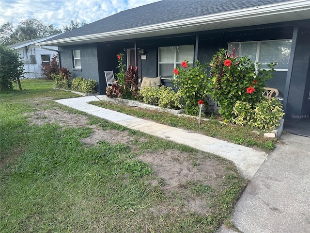 view of front of house featuring a front yard