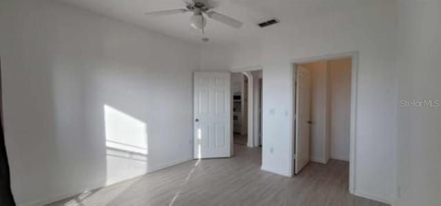 unfurnished room with light hardwood / wood-style flooring and ceiling fan