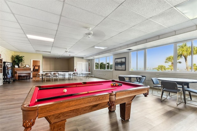 playroom with billiards, a drop ceiling, hardwood / wood-style floors, and ceiling fan