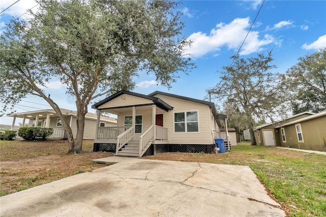 view of front of house with a porch and a front yard